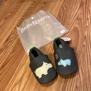 NWT Baby N’anya hippo family vegan walking shoes 6-12 months